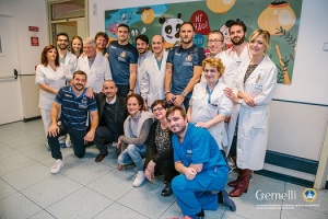 nazionale-italiana-rugby-in-visita-al-gemelli-2018